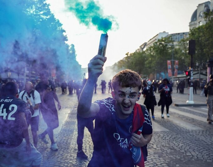 Champs-Élysées, football